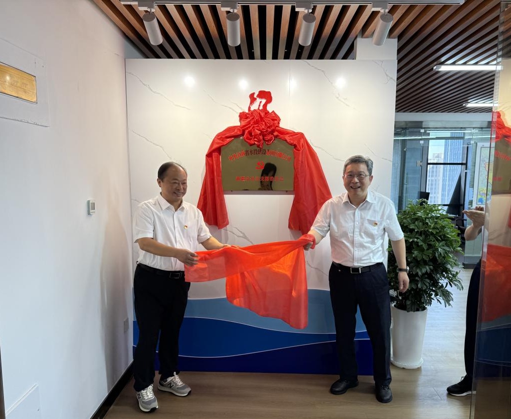 鄒洪為建設(shè)集團新疆分公司黨支部揭牌